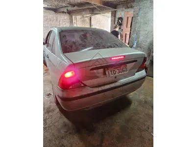 LOTE 001 - Ford Focus 1.6L